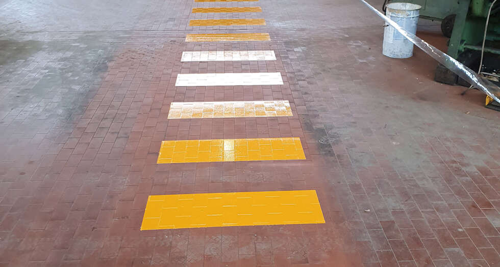 segnaletica orizzontale marche 13